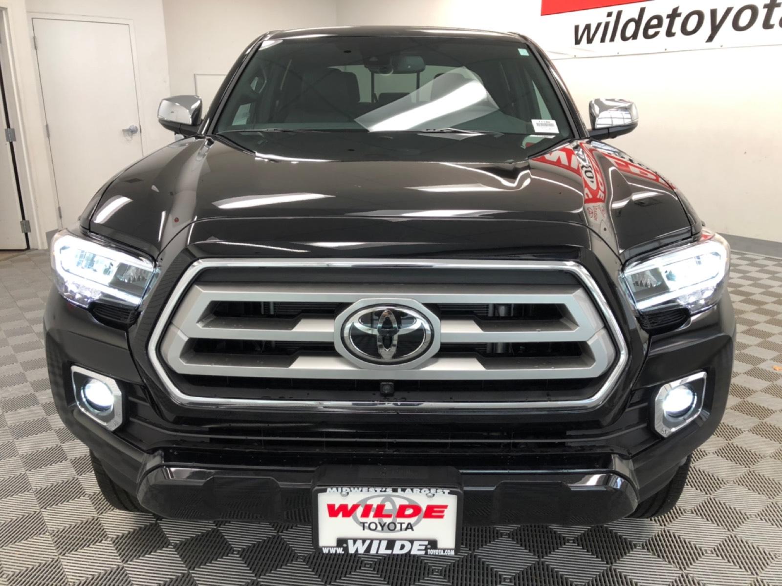 New 2021 Toyota Tacoma Limited Double Cab 5' Bed V6 AT 4 in West Allis
